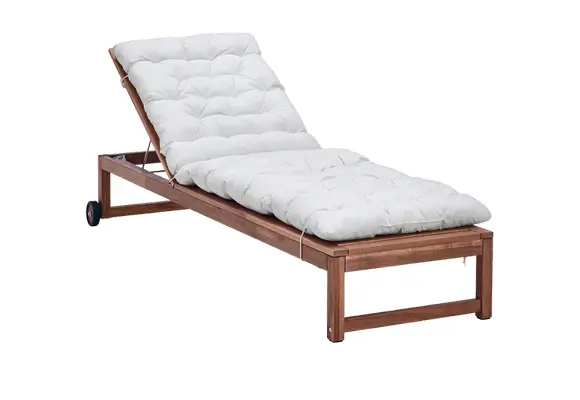 Patio lounger cleaning in Tampa